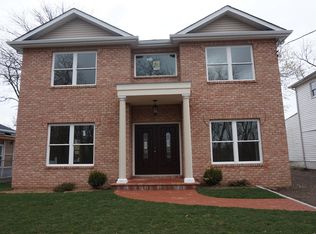 5 Stanley Ln, New Hyde Park, NY 11040