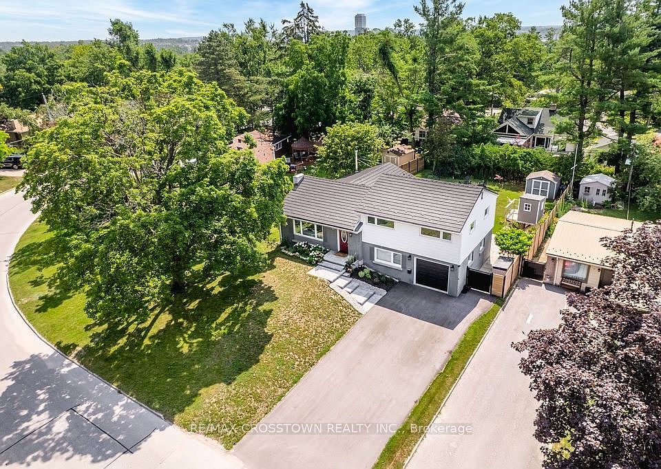 1st image of 11 Castle Dr