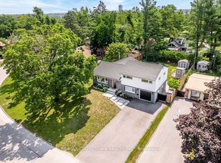 11 Castle Dr, Barrie, ON L4N1P7