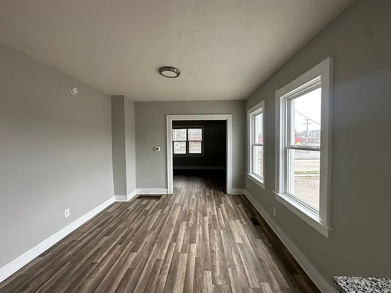 833 Lilley Ave — Photo 10