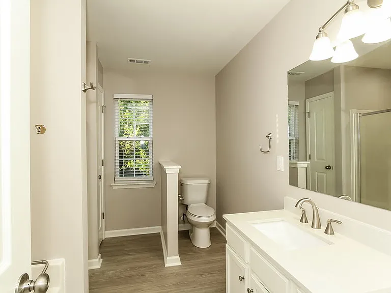 130 Hampshire Dr — Photo 12