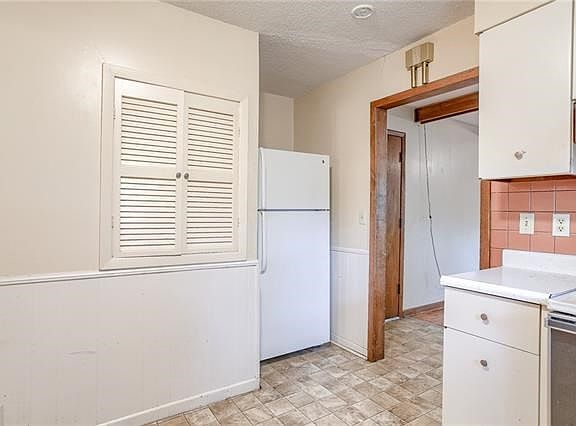 3rd image of 6005 N Wyandotte St