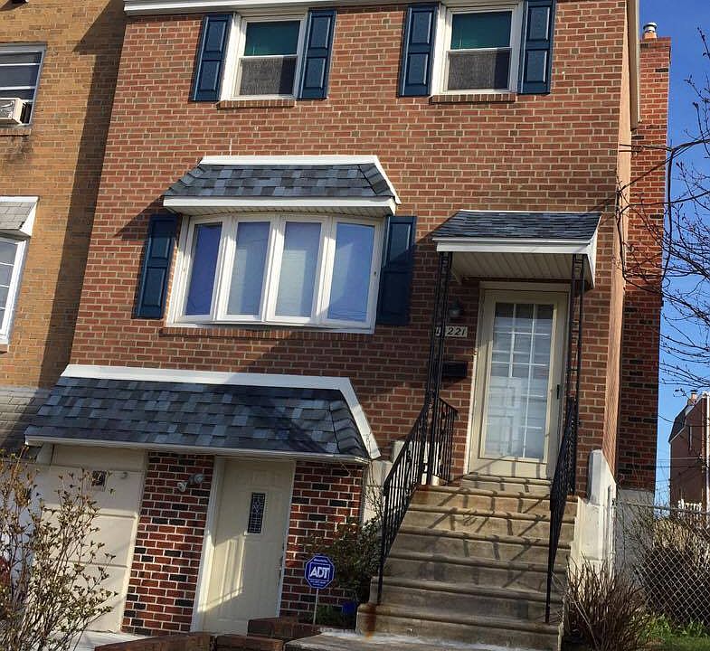 2nd image of 10221 N Canterbury Rd