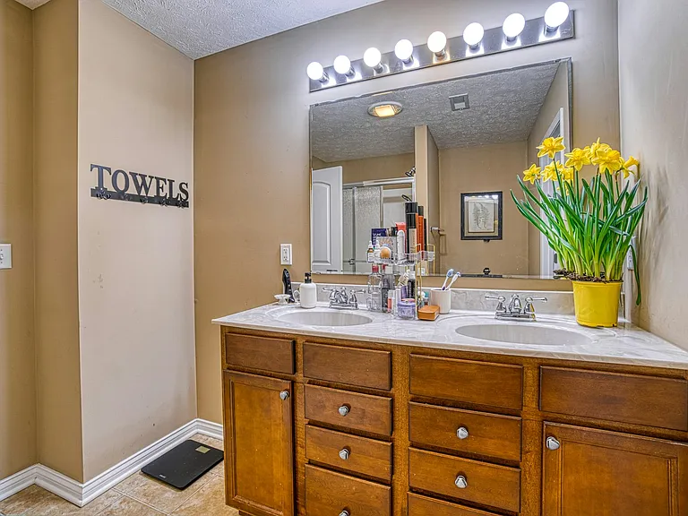 4880 Imperial Dr — Photo 23