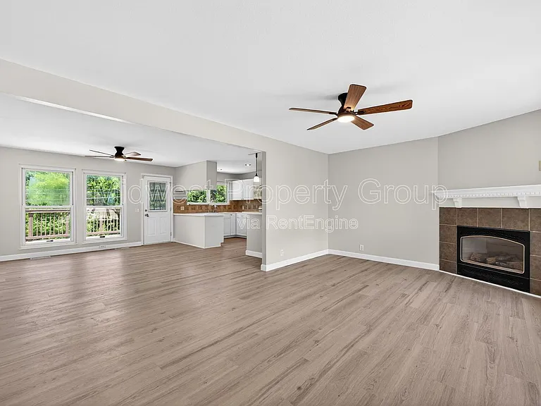 2765 Chelsea Dr — Photo 3