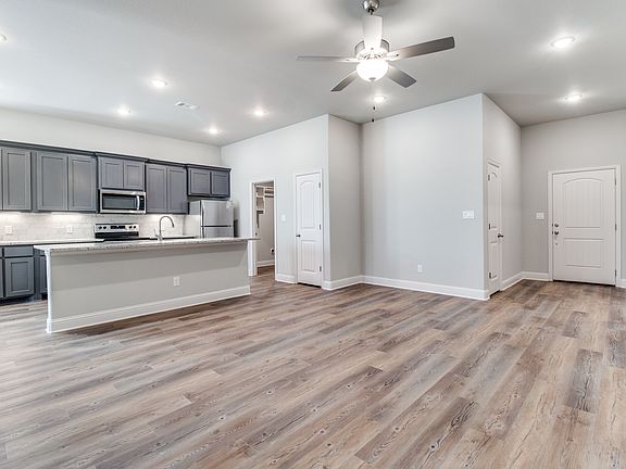 3rd image of 2815 Orchid Dr