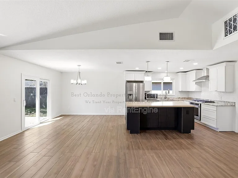 7326 Wethersfield Dr — Photo 12