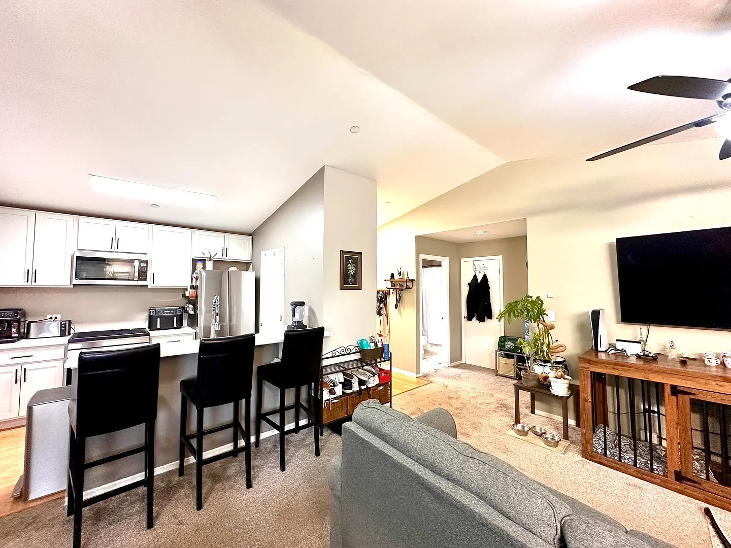 2 bed, 900 sqft, $1,900 — Photo 2