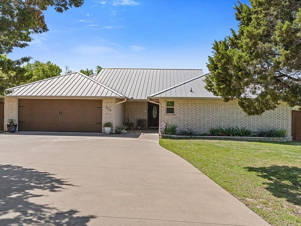 1st image of 208 E Bluebonnet Dr