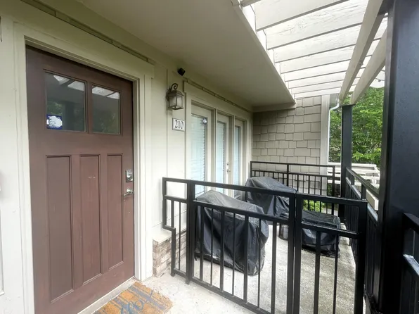 3950 Cherokee Woods Way APT 210, Knoxville, TN 37920