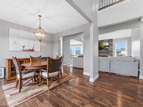 4th image of 702 Slaton Ln