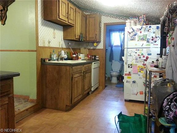 3rd image of 52 Britton St