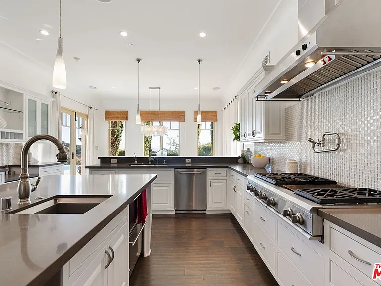 8 Beverly Ridge Ter — Photo 20