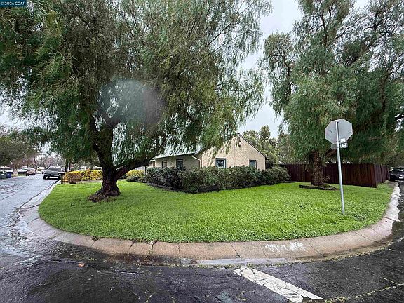 3rd image of 2310 Belmont Rd