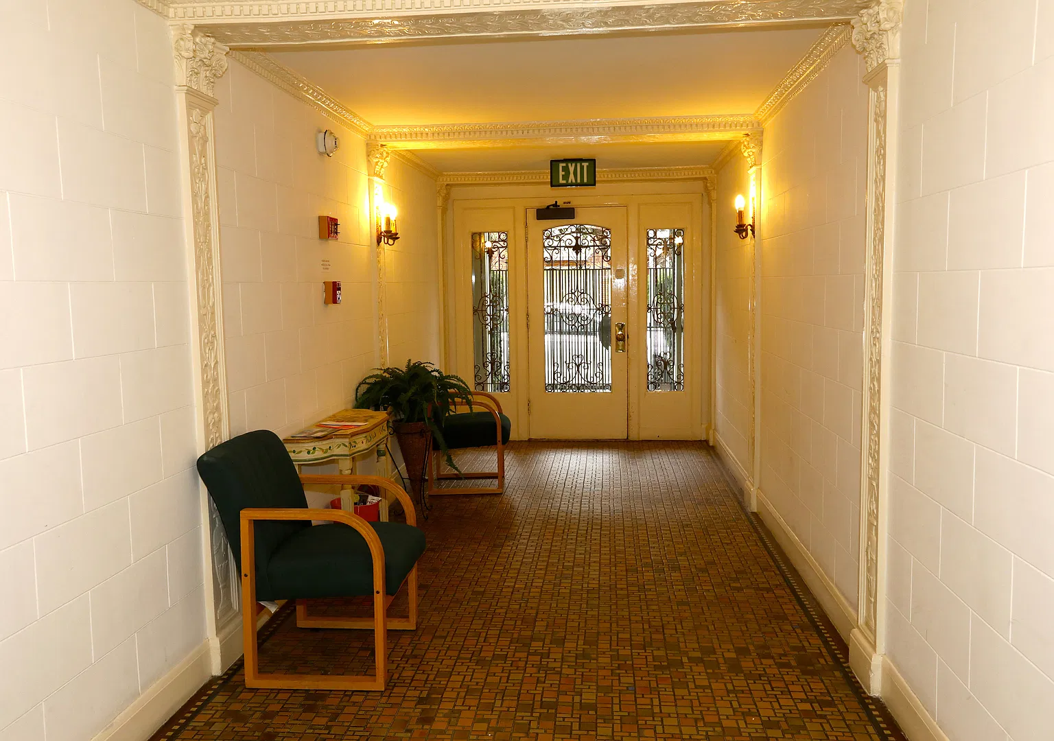 3232 — Photo 2
