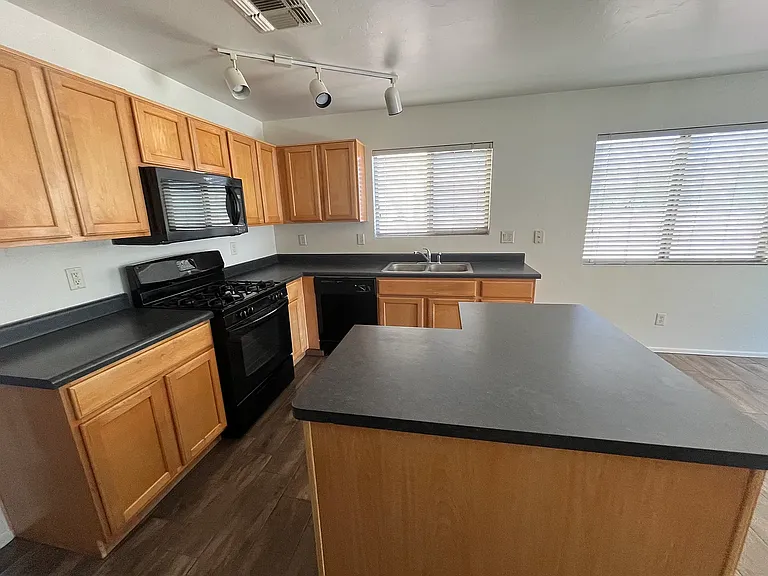 675 W Firehawk Dr — Photo 6
