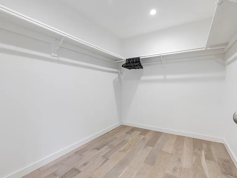 924 E Fairview Blvd — Photo 18