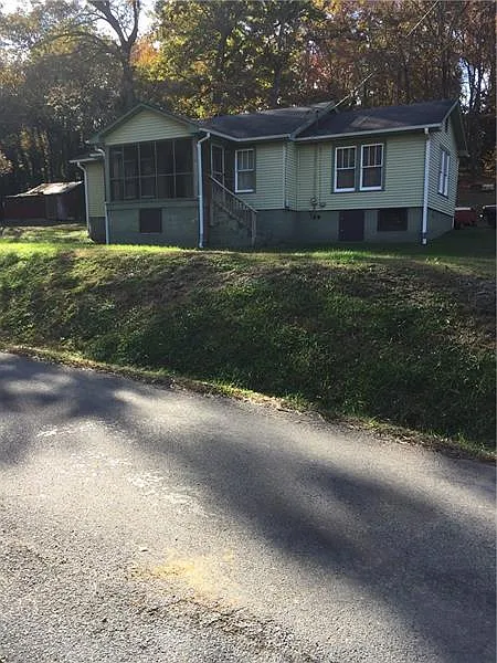 100 Willow St SE photo 1