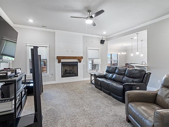 5th image of 2204 Kathryn Ln