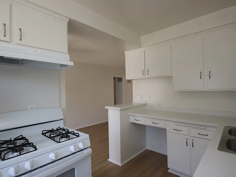 526 W Huntington Dr #J — Photo 10