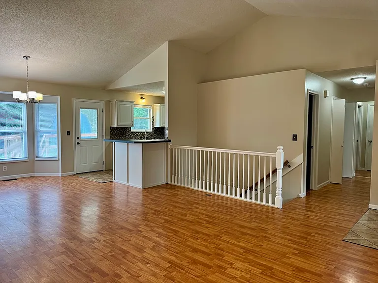 2124 N Ridgewood Dr — Photo 5
