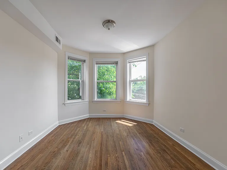 2826 N Troy St #2 — Photo 3
