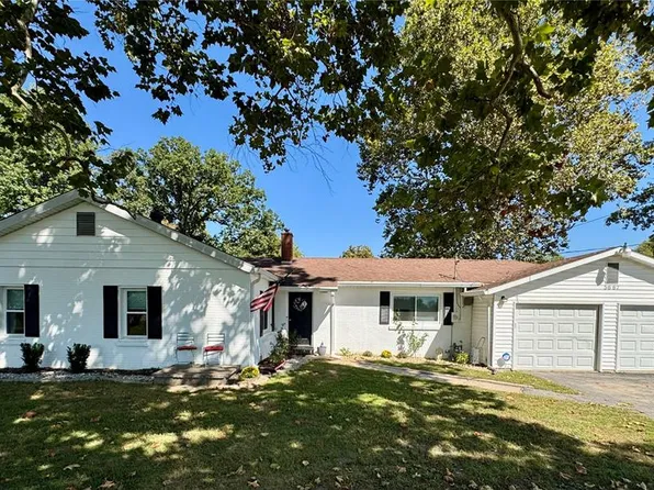 5667 Humbert Rd, Godfrey, IL 62035