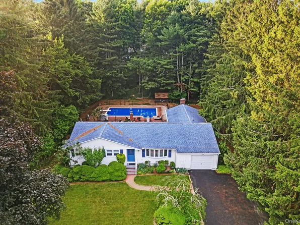 54 Randall Road, Wading River, NY 11792