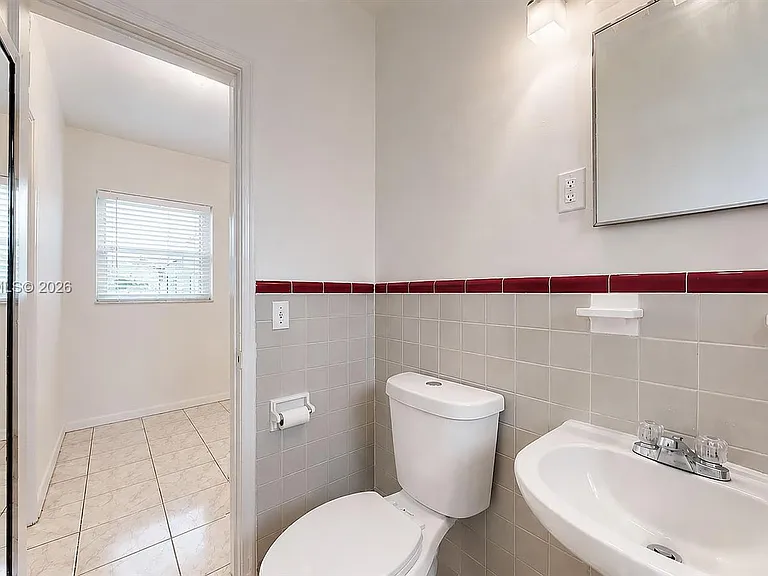 2499 SW 27th St #5 — Photo 6
