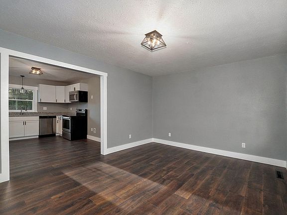 5th image of 2220 N Kentwood Avenue