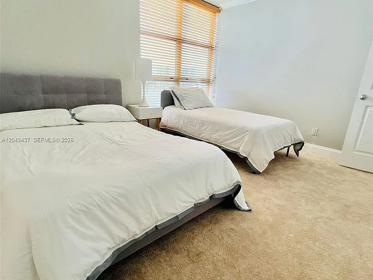 3600 Mystic Pointe Dr #1401 — Photo 18