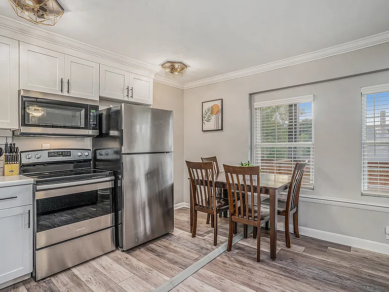 1075 W Ocean View Ave — Photo 3