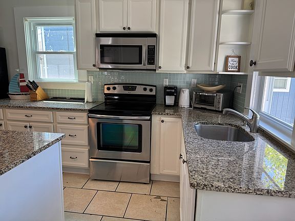 3rd image of 22 Narragansett Ave
