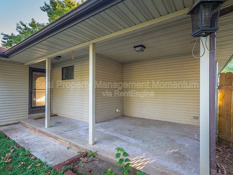 1913 S Broadway Ave — Photo 25