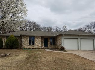 141 E Crooked Creek Ct, Derby, KS 67037
