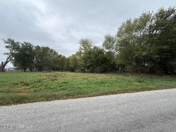 12504 La Fontaine Dr, Curtice, OH 43412