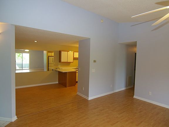 3rd image of 113 Breezewood Dr APT H