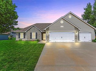 404 Meadowbrook Dr, Kearney, MO 64060