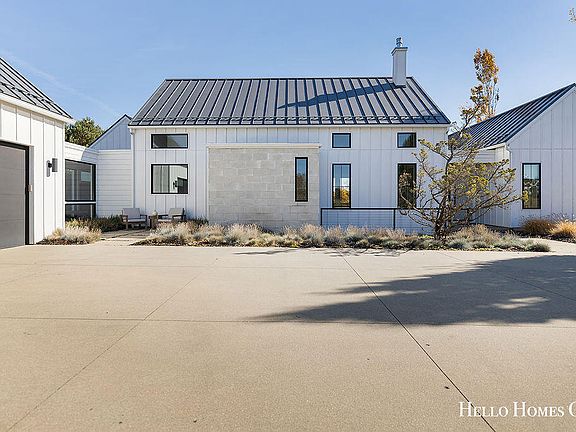 3rd image of 2832 Burwood Hill Ct SE