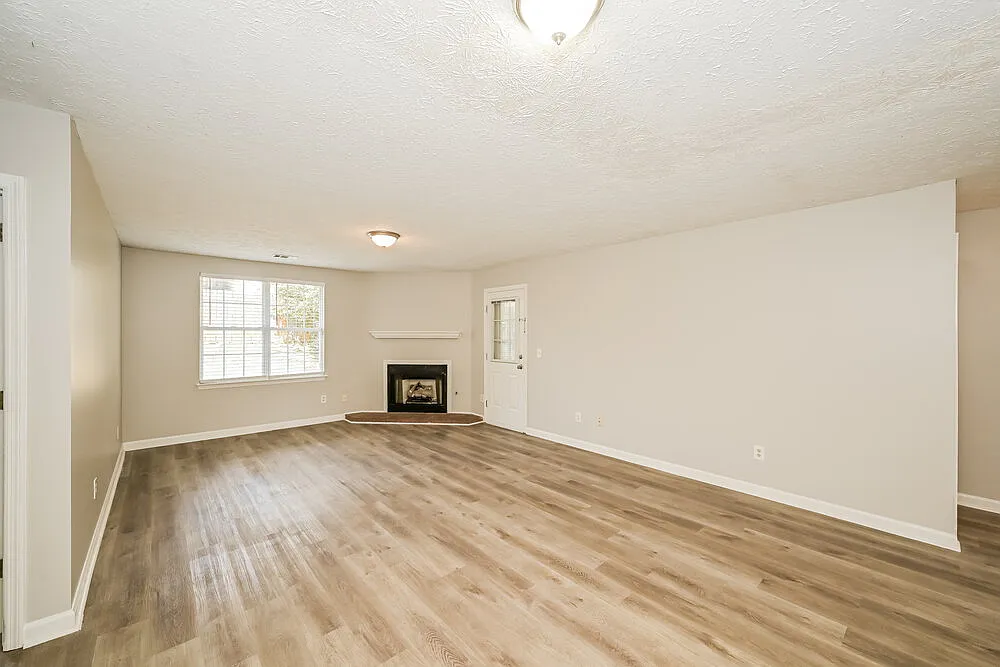 3 bed, 2.0 bath, 1253 sqft, $2,295 — Photo 4