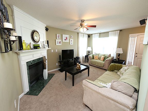 3rd image of 104 Bermuda Green Dr