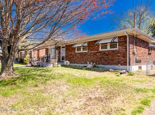 11803 Dearing Woods Dr, Louisville, KY 40272