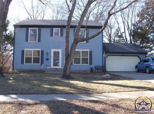 3227 SW Macvicar Ct, Topeka, KS 66611