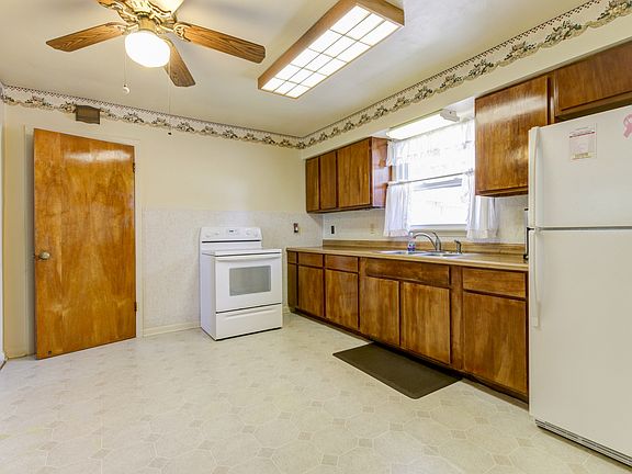 5th image of 1185 Eastview Dr