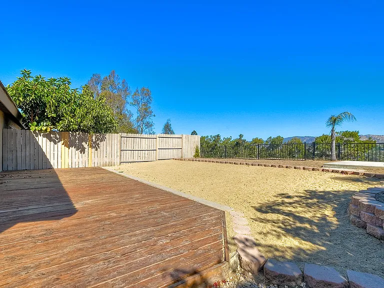1252 Soria Gln — Photo 28