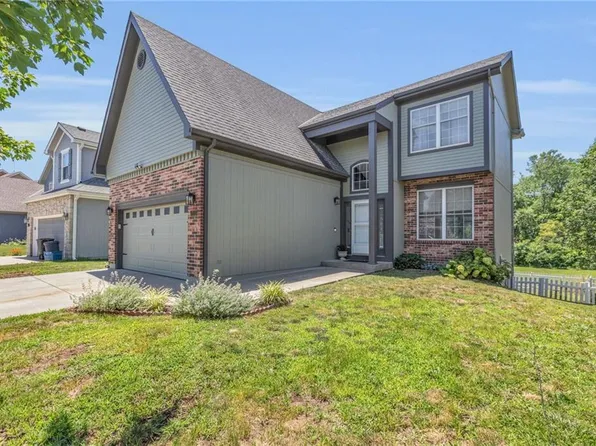 715 Redbud Dr, Paola, KS 66071