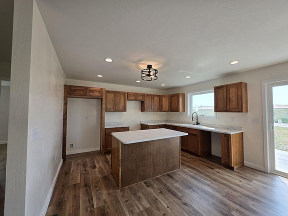 2nd image of 505 Railroad Ave