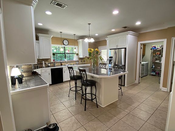 2nd image of 9 Sandalwood Dr