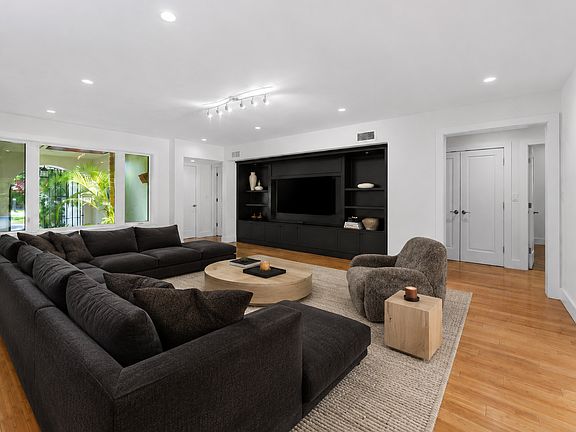 5th image of 7711 Erwin Rd