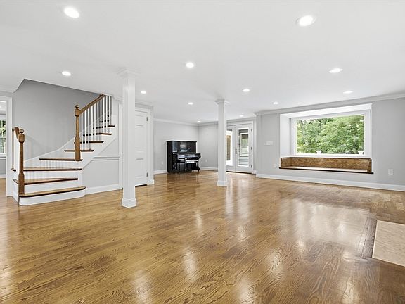 4th image of 56 Arrowhead Rd